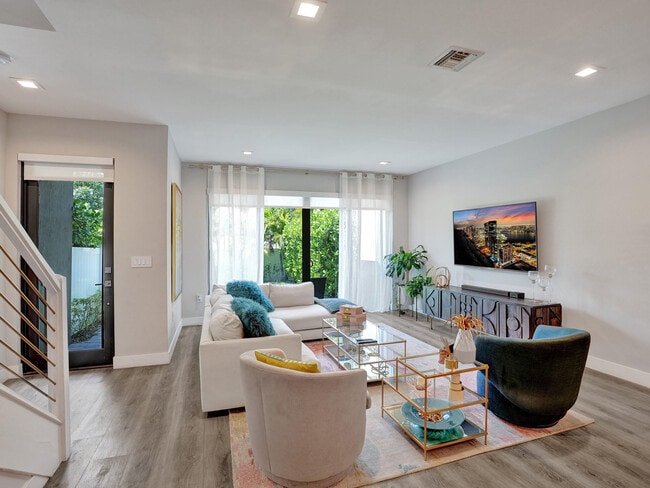 Building Photo - 1604 SW 4th Ave