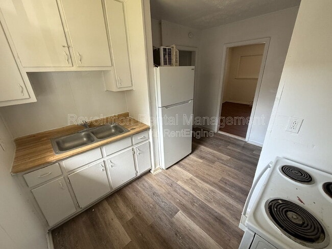 Building Photo - 721 English St