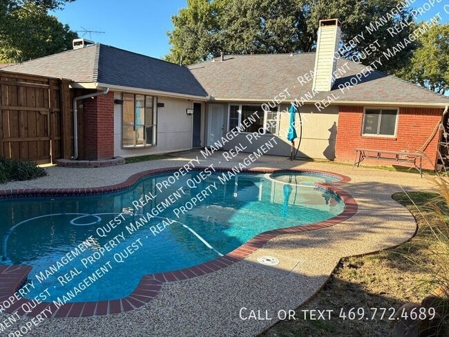 Building Photo - 814 Meandering Way