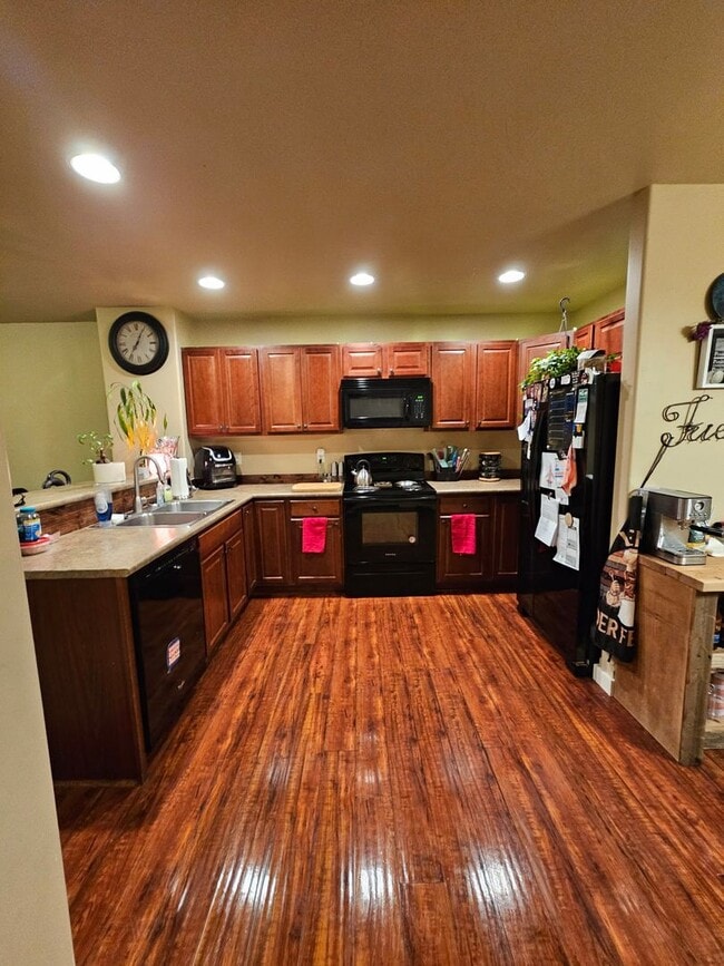 Building Photo - 3 Bedroom 2.5 bath condo located in Four Corners