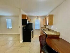 Building Photo - 601 NE 29th Dr