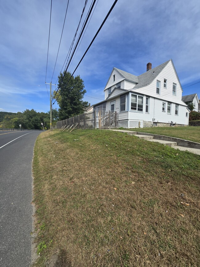 Primary Photo - 1954 Thomaston Ave