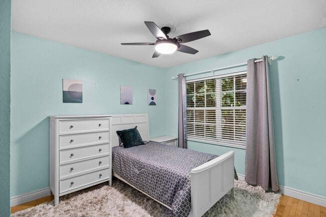 Building Photo - 1622 S Club Dr