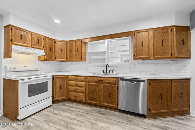 Building Photo - 1710 Pershing Ave