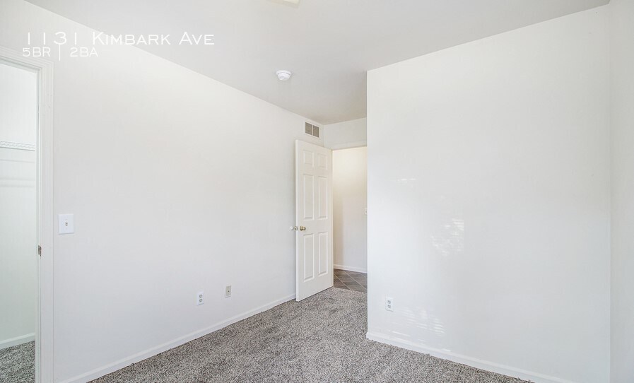 Building Photo - 1131 Kimbark Ave