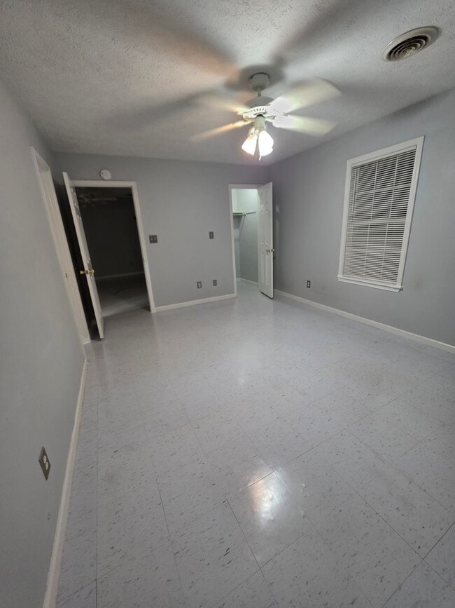 Building Photo - 109 Stanford Cir