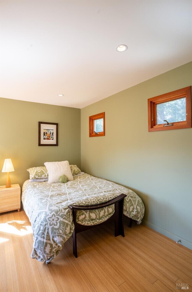 Building Photo - 452 Chestnut Ave