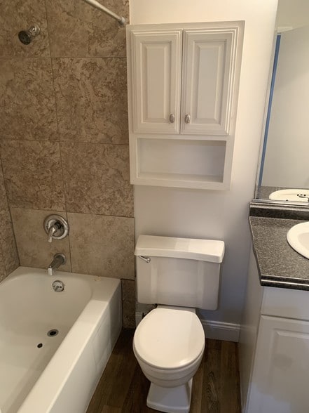 Full Bath - 107 Twilight Dr