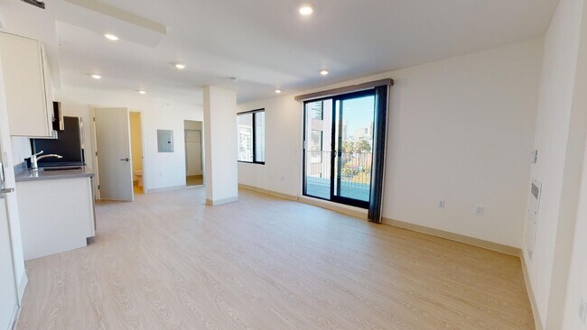 Interior Photo - 345 6th