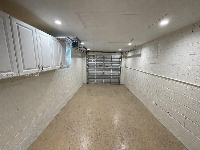 Building Photo - 1116 Biarritz Dr