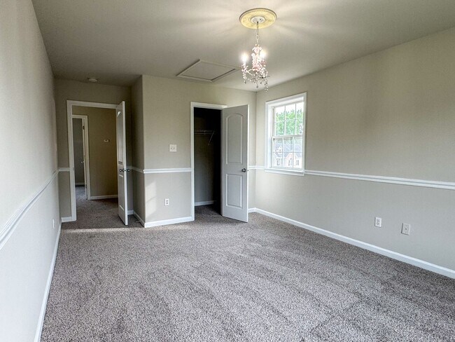 Building Photo - 14436 Sulphur Springs Terrace