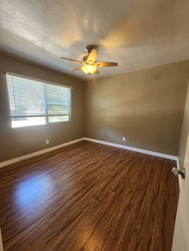 Building Photo - Spacious 2BR Duplex For Rent. Close to Sail Bay and only 6 Blocks to the Beach