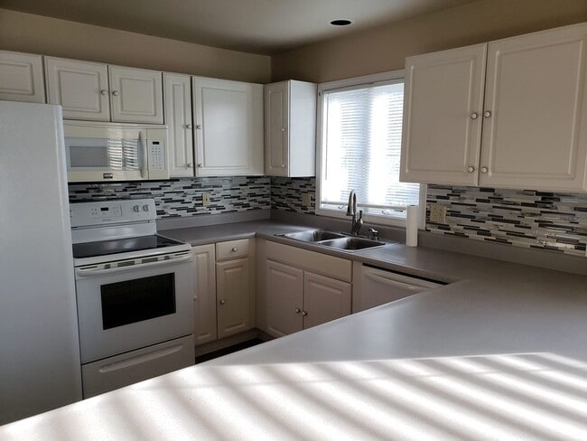 Building Photo - 2002 Middletown Dr