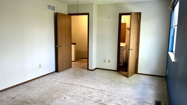 Building Photo - 6865 Barker Dr