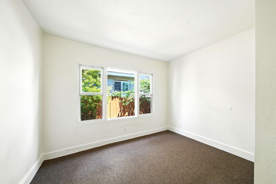 Building Photo - 3305 W 27th St