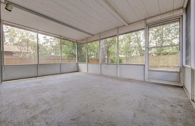Building Photo - 2109 Singletree Ave