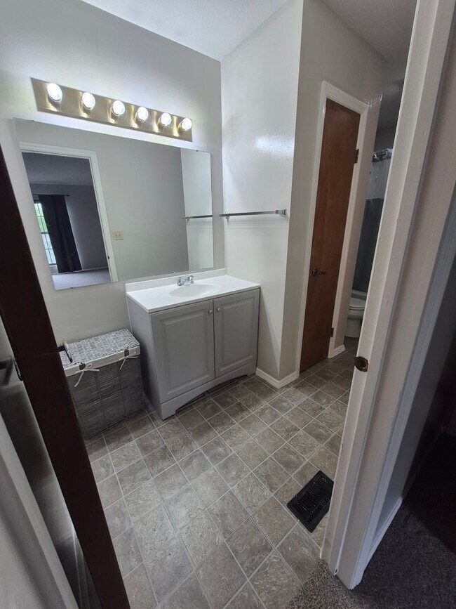 Building Photo - 1387 Sanzon Dr