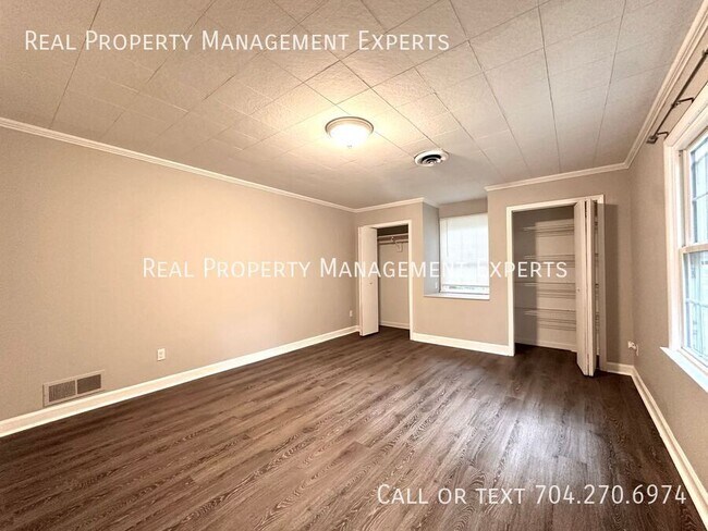 Building Photo - 3311 Tyrone Dr