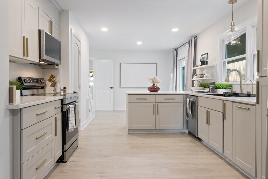 Primary Photo - 523 Princeton St