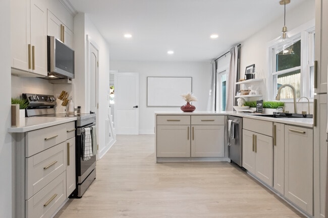 Building Photo - 523 Princeton St