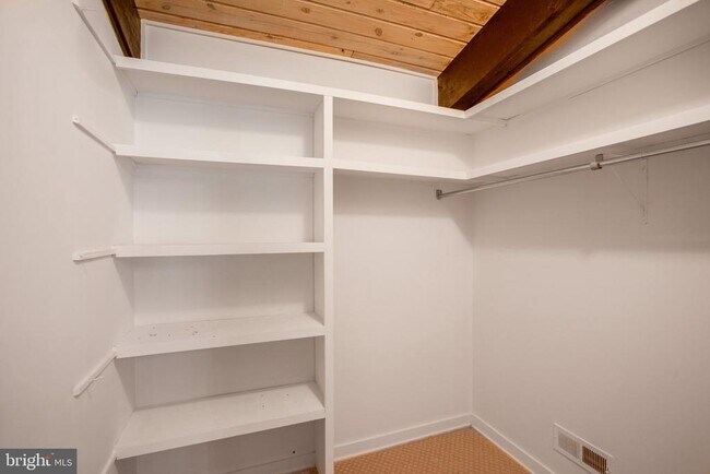 Building Photo - 3406 Woodvalley Dr