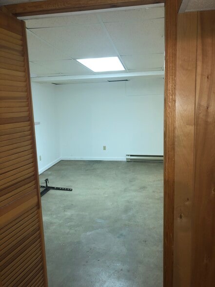 Basement room 2 - 2792 Colonial Ave SW