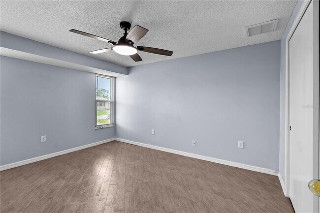 Building Photo - 4612 8th St Ct E