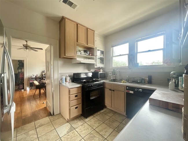 Building Photo - 418 Branard St