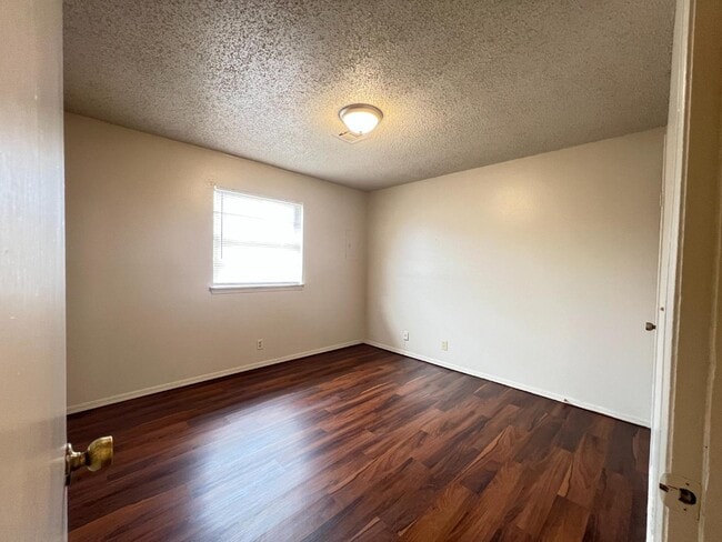 Building Photo - 121 Crawford Ct