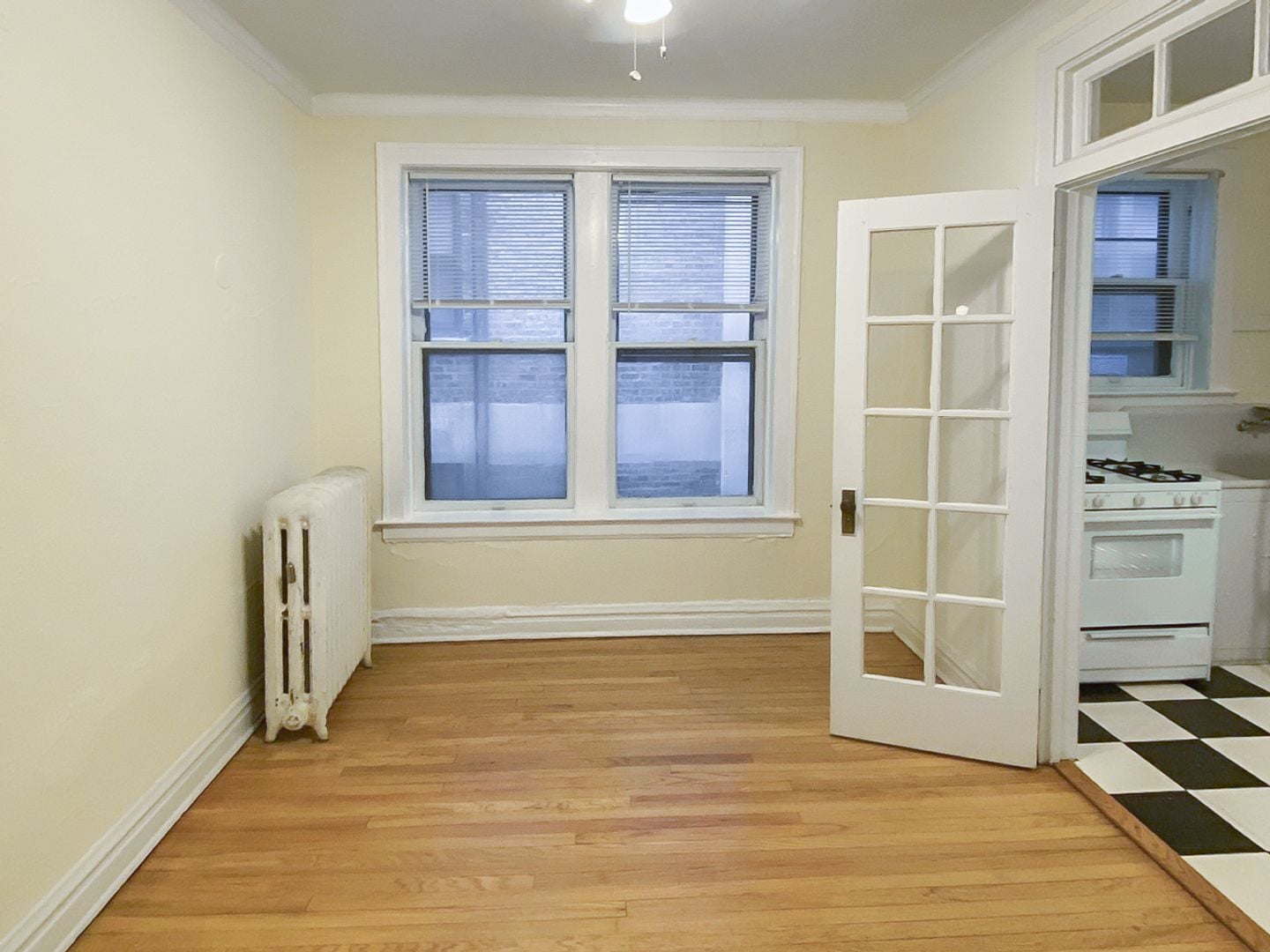 Building Photo - 435 W Surf St