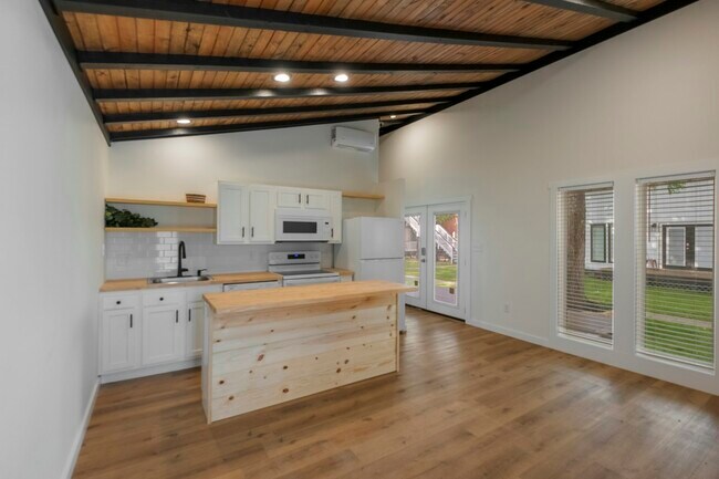 Building Photo - 1014 9th Ave