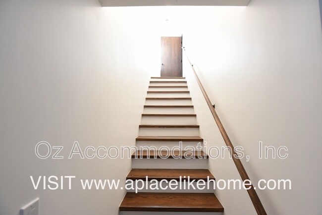 Building Photo - 4011 S Minnie St