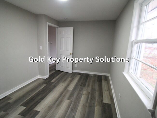 Building Photo - 2 BR 1 BA Eastside House with All New Flooring and Paint (SECTION 8 APPROVED)