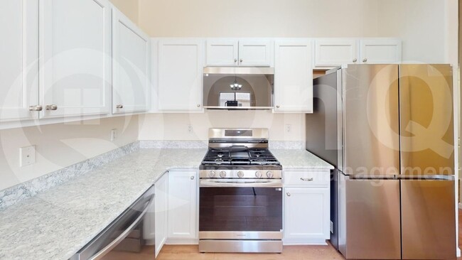 Building Photo - 11886 W Fontenelle Dr