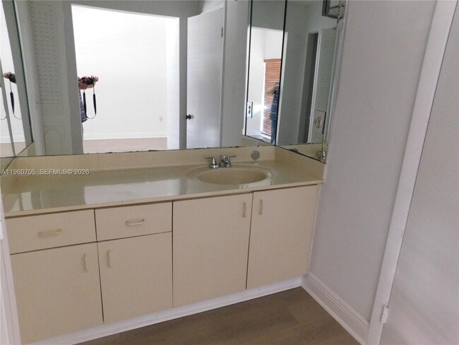 Building Photo - 14211 Kendale Lakes Cir