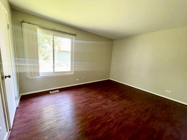 Building Photo - 2048 Navarone Dr
