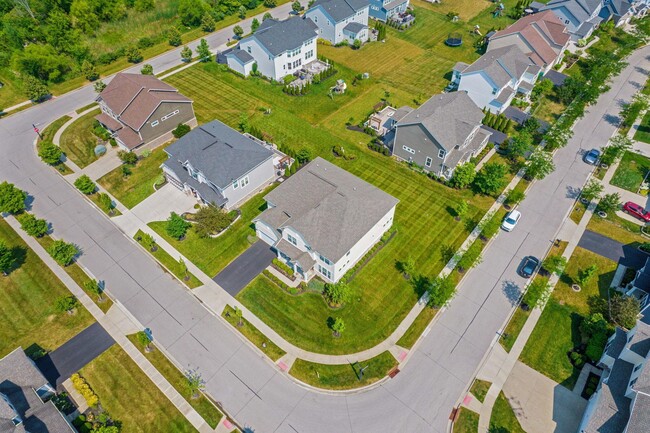Building Photo - 10339 Ivy Chase