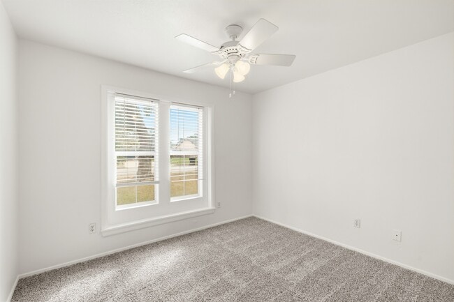 Building Photo - 2213 Baylor Dr