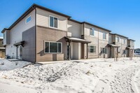 Building Photo - Beautiful 3 Bed/2.5 Bath Townhome with Att...