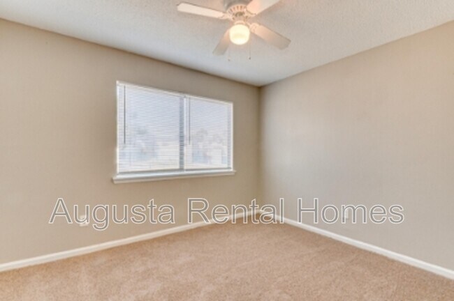 Building Photo - 2822 Thomas Ln