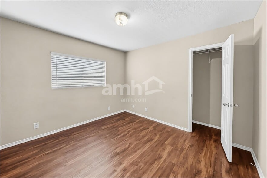 Building Photo - 8438 Silver Brush