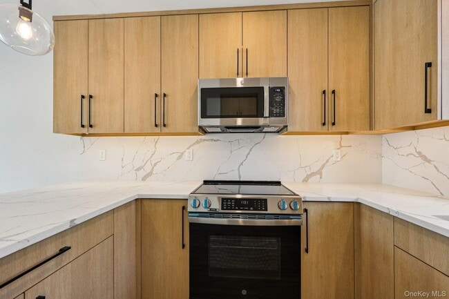 Building Photo - 325 Manville Rd