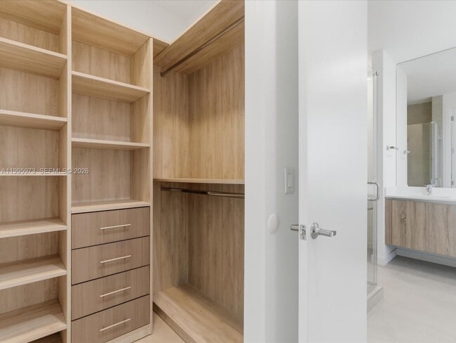 Building Photo - 529 SW 11th St