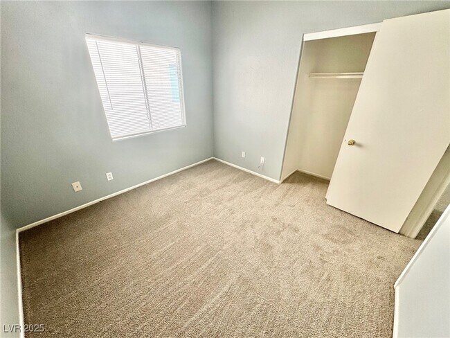 Primary Photo - 6025 Draft Horse Dr