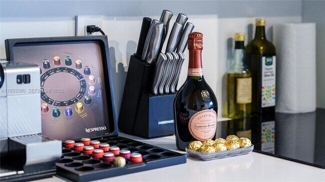 Building Photo - 5255 Collins Ave