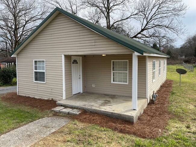 Primary Photo - 3/1 House in Kingston $995
