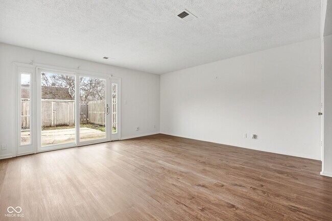 Building Photo - 7488 Countrybrook Dr