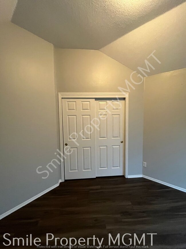 Building Photo - single house