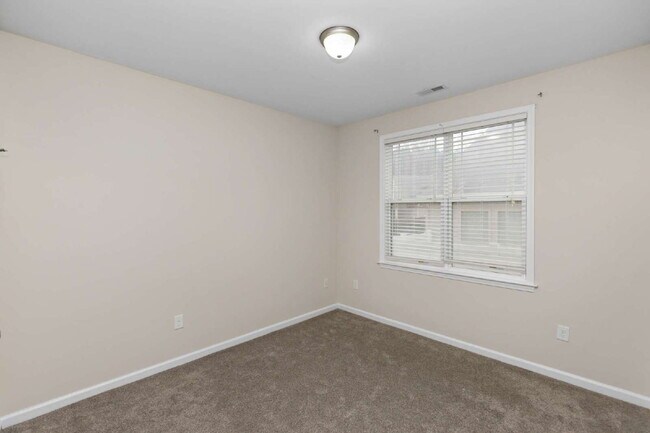 Building Photo - 19 Denby Cir