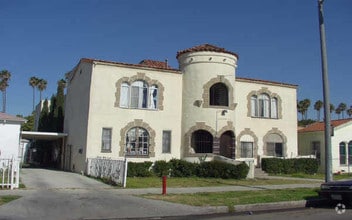 Building Photo - 1061 W 57th St